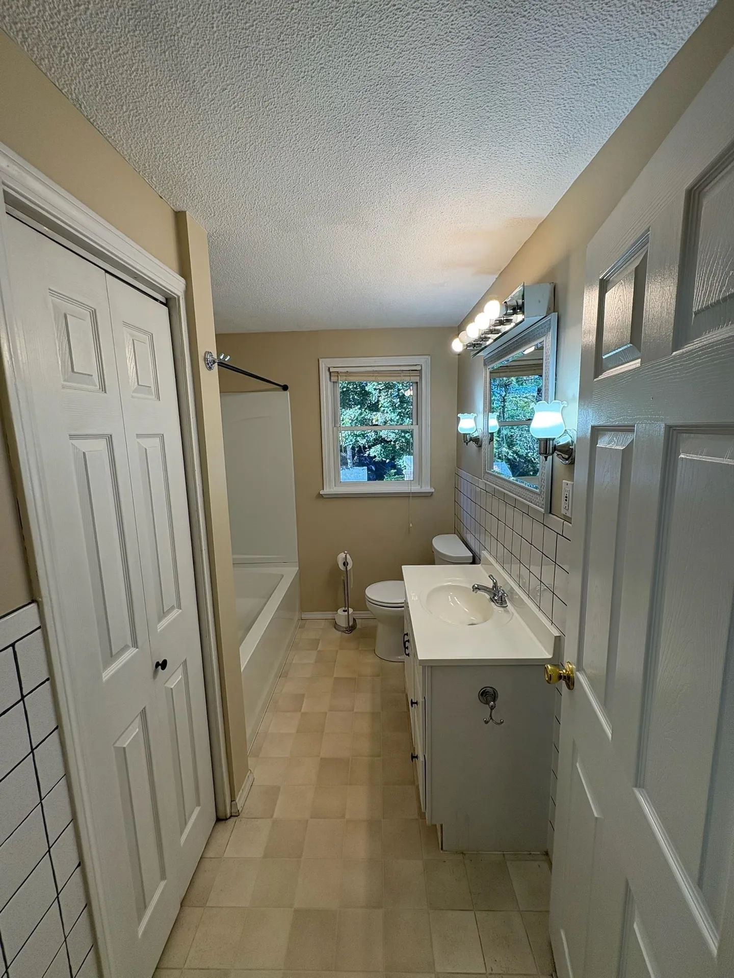 15 Kingston Drive Nashua NH 03060