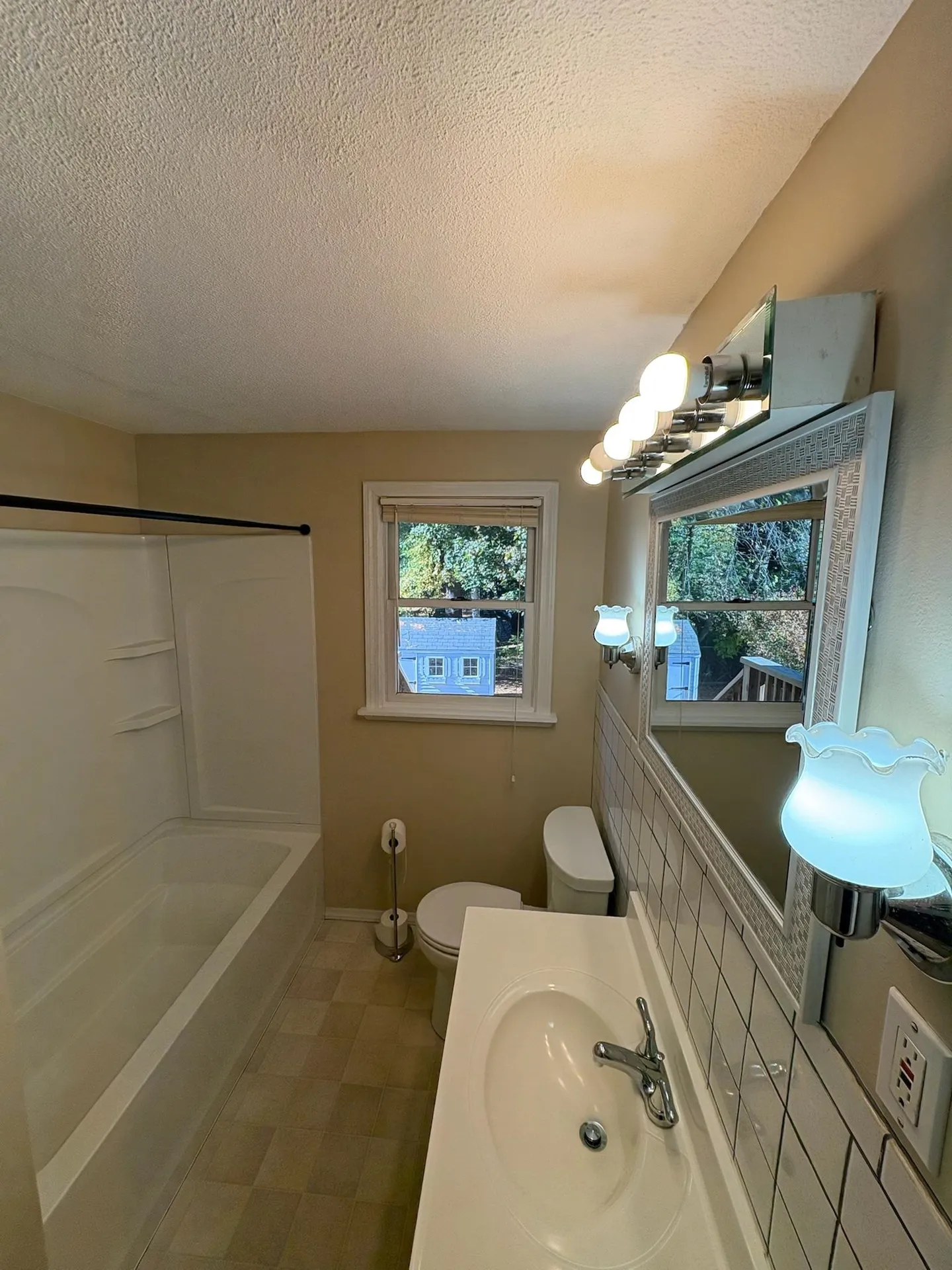 15 Kingston Drive Nashua NH 03060