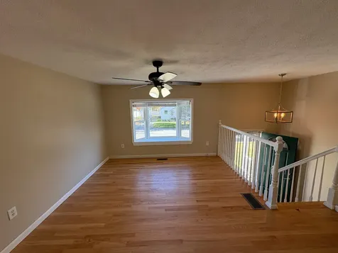 15 Kingston Drive Nashua NH 03060