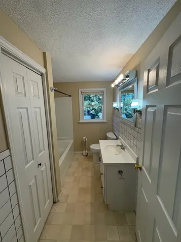 15 Kingston Drive Nashua NH 03060