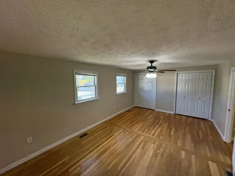 15 Kingston Drive Nashua NH 03060