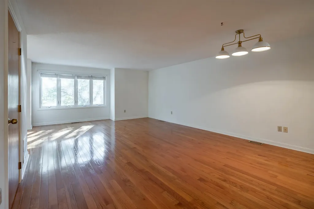 28 Merrimack Drive Merrimack NH 03054