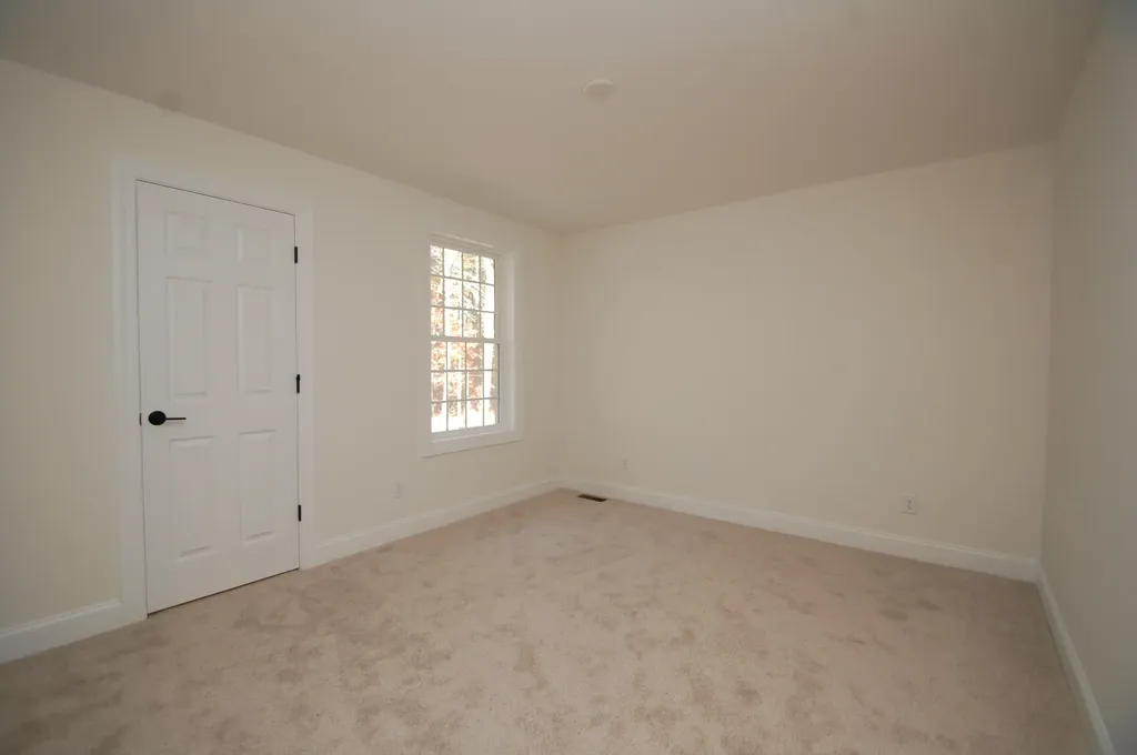 21A Griffin Road Hudson NH 03051