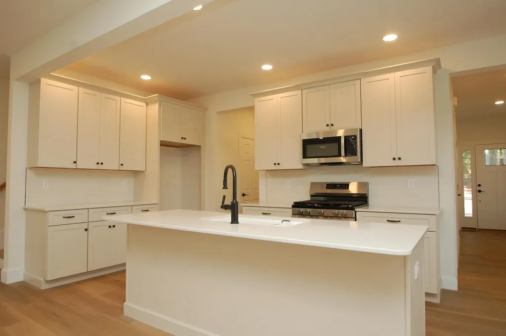 21A Griffin Road Hudson NH 03051