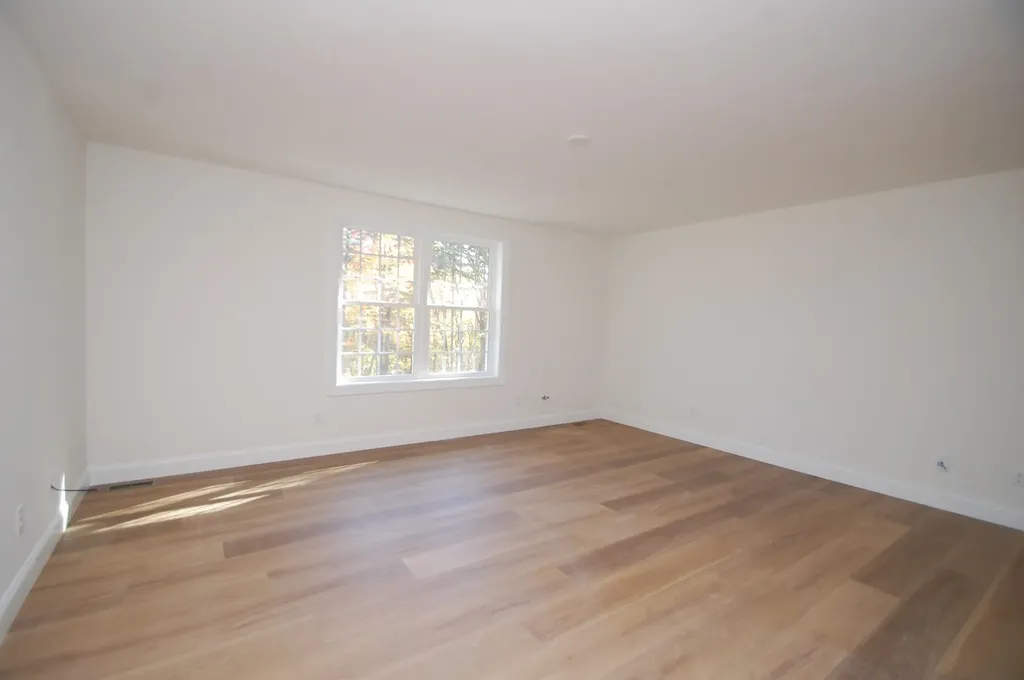 21A Griffin Road Hudson NH 03051