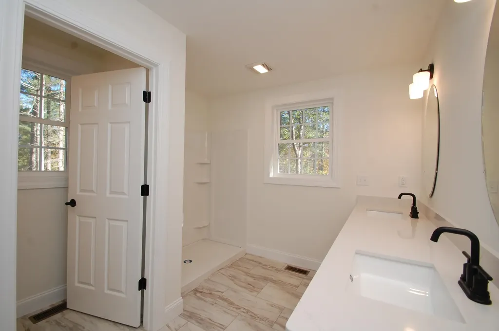 21A Griffin Road Hudson NH 03051