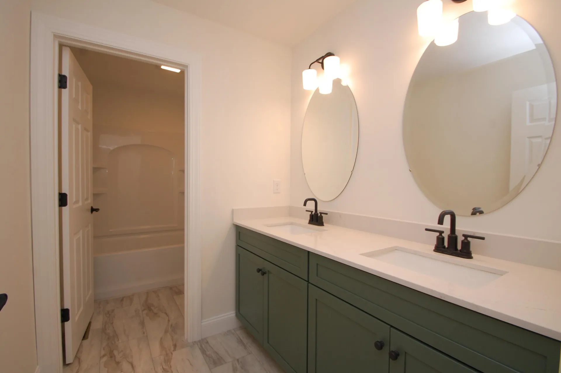 21A Griffin Road Hudson NH 03051