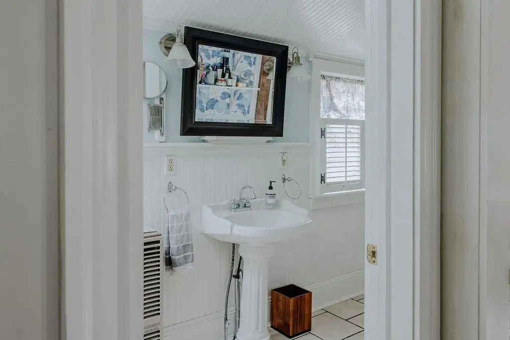 563 N Shore Road Chesterfield NH 03462