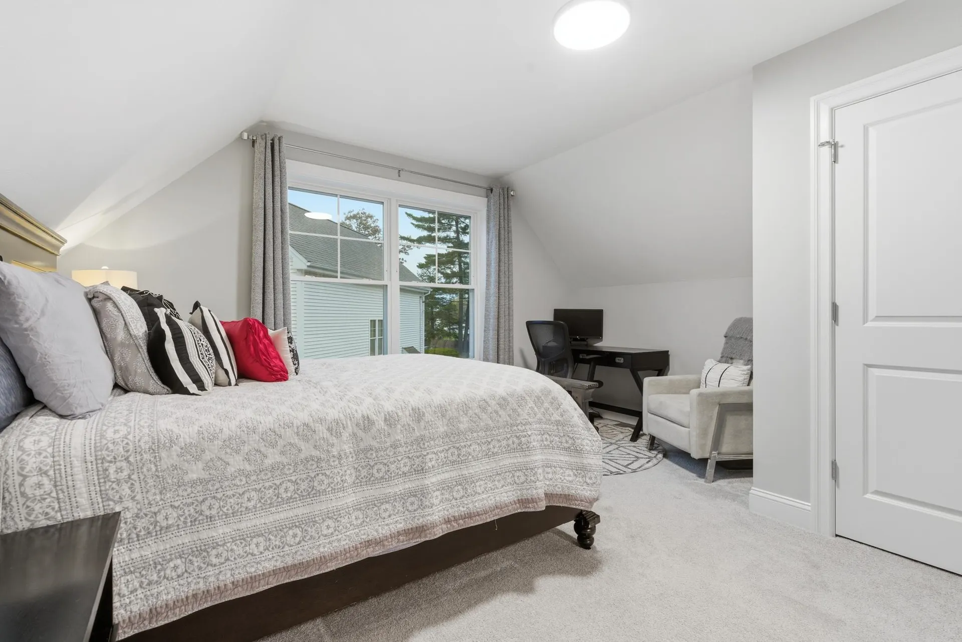 599 W Hollis Street Nashua NH 03062