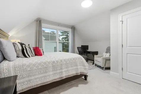 599 W Hollis Street Nashua NH 03062