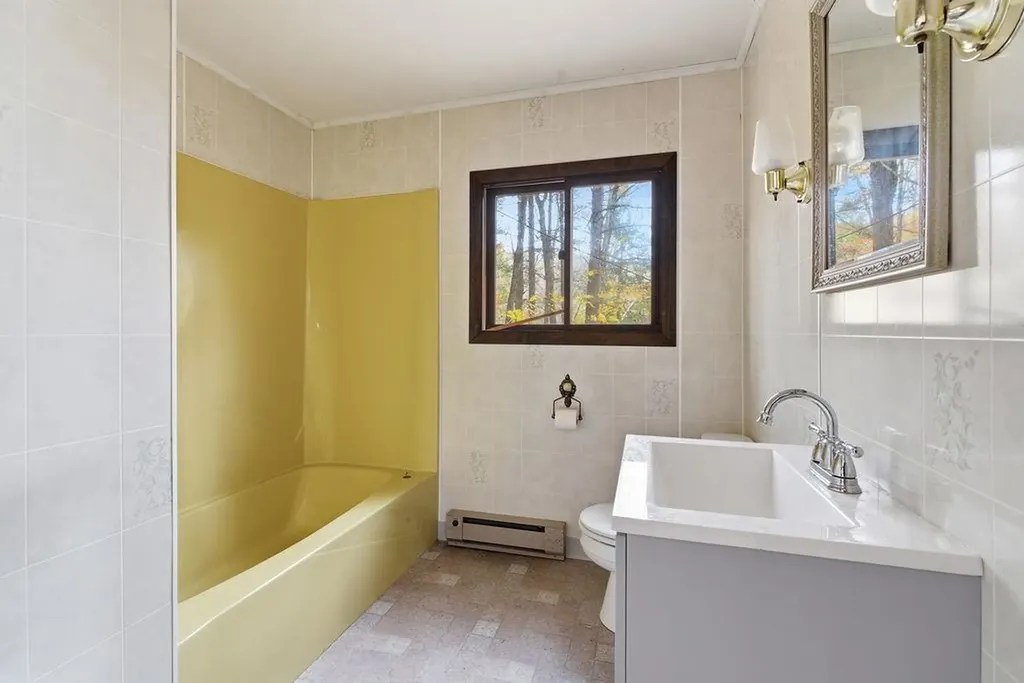 8 King Arthur Drive Farmington NH 03835