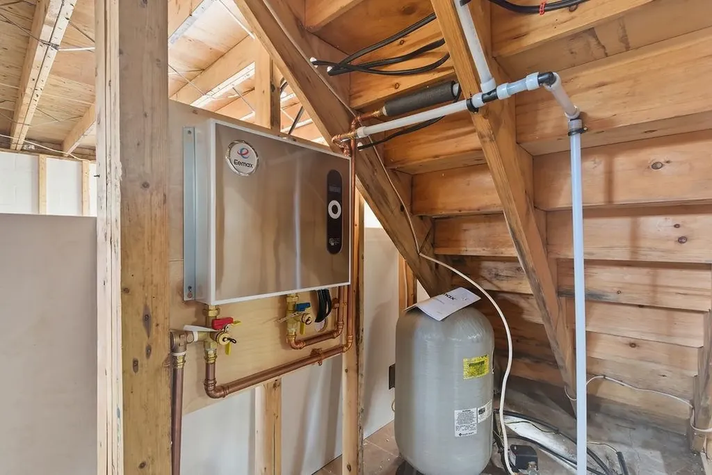 8 King Arthur Drive Farmington NH 03835