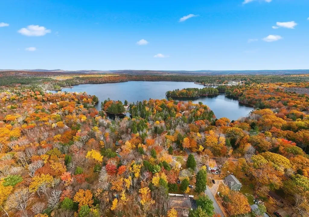 8 King Arthur Drive Farmington NH 03835