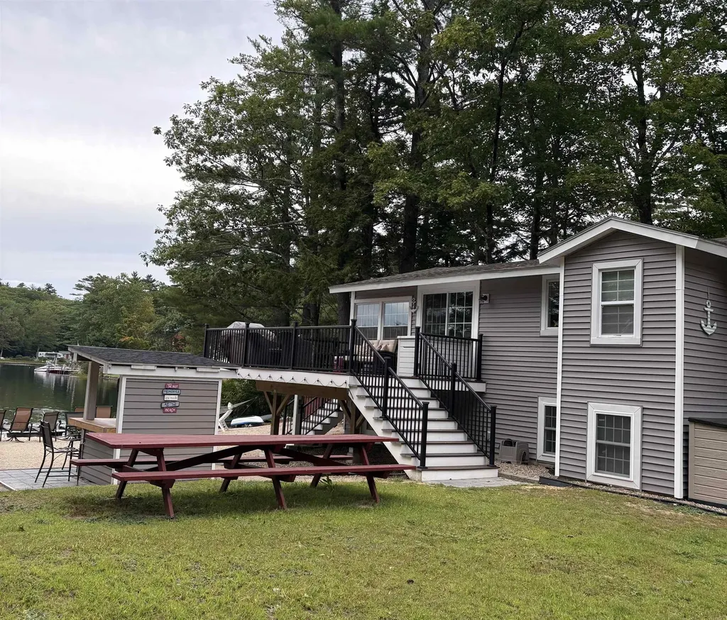 93 E Huntress Pond Road Barnstead NH 03225