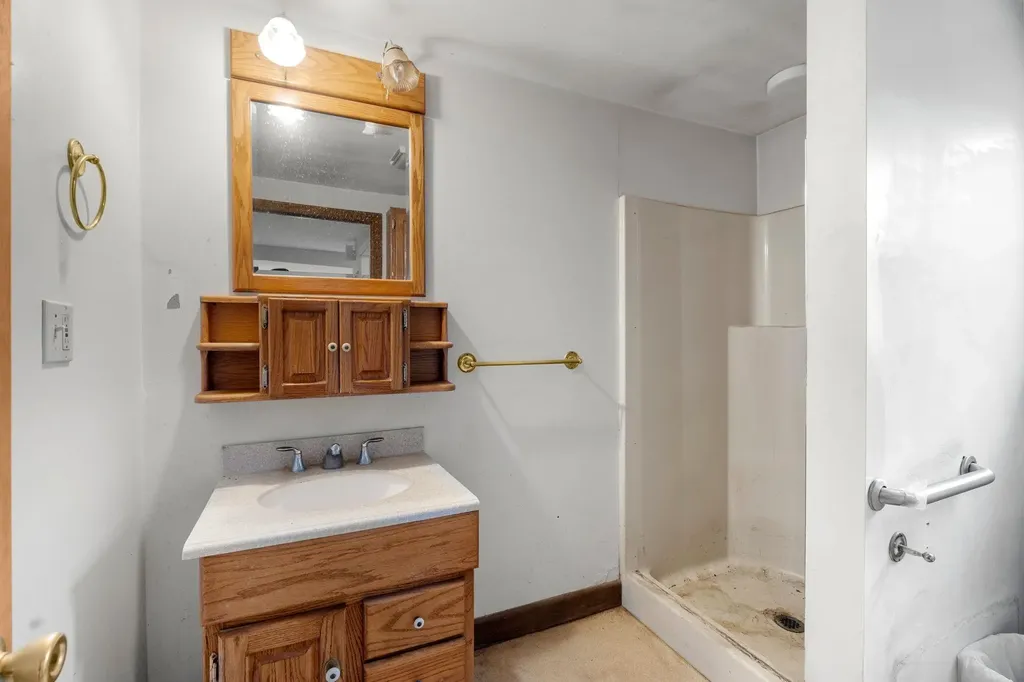 21 Marcoux Road Newton NH 03858