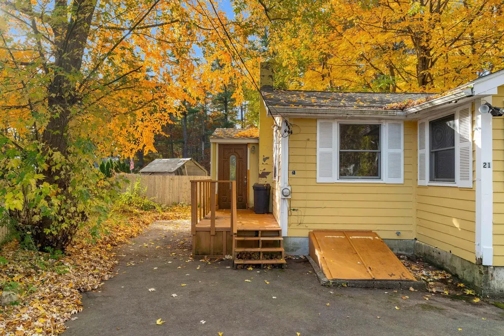 21 Marcoux Road Newton NH 03858