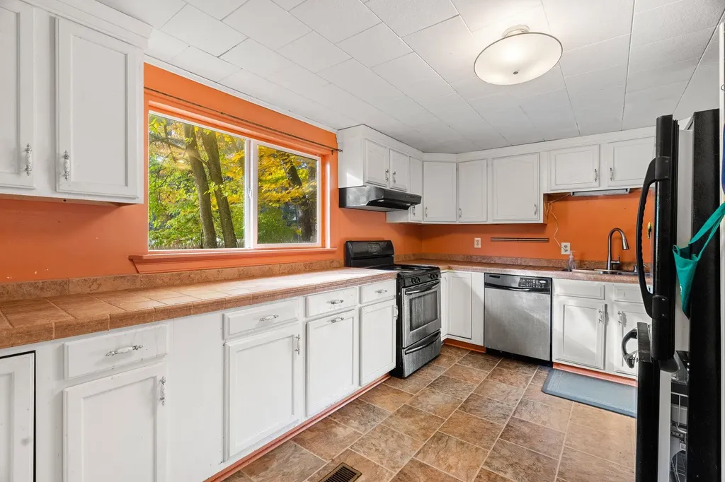 21 Marcoux Road Newton NH 03858