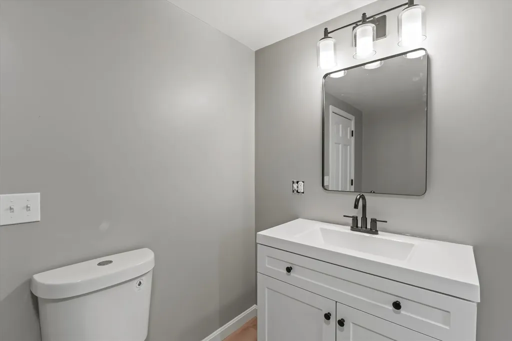 2 Devonshire Road Atkinson NH 03811