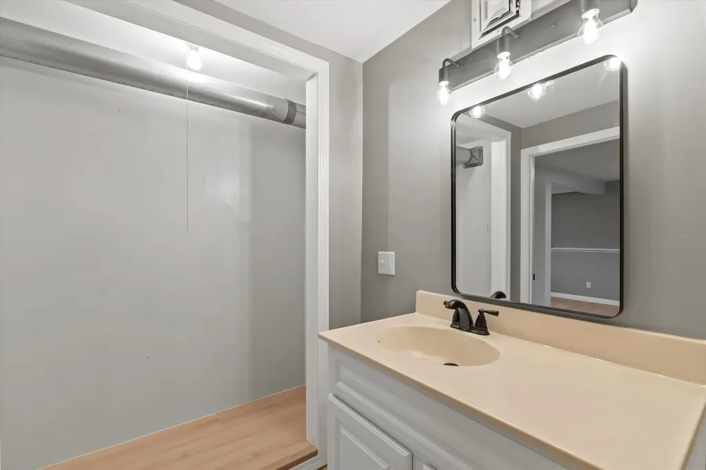 2 Devonshire Road Atkinson NH 03811