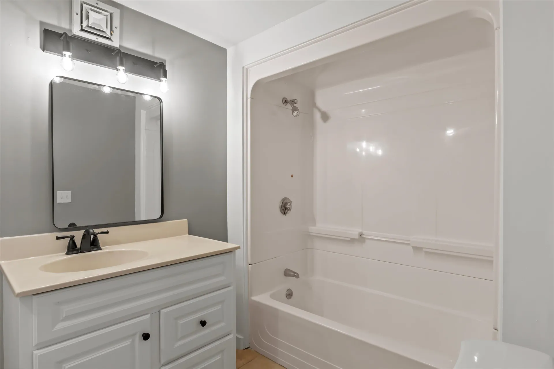 2 Devonshire Road Atkinson NH 03811