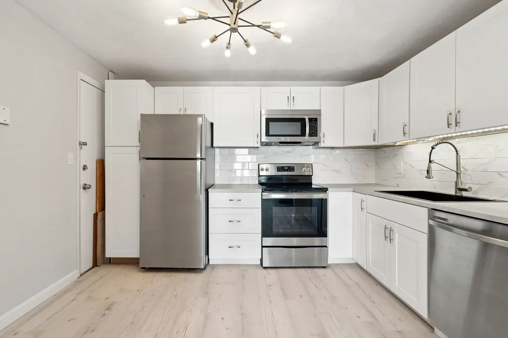 35 Andrew Street Manchester NH 03104