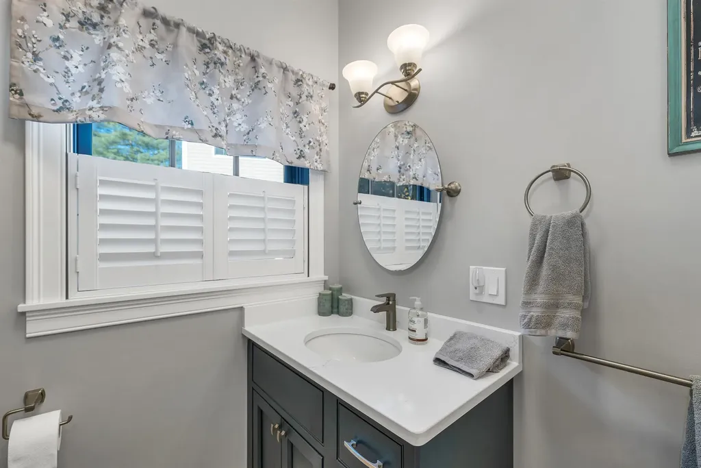 54 Mckinley Road Laconia NH 03246