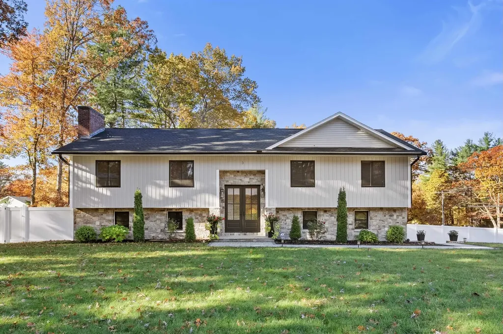 3 Robin Drive Hudson NH 03051