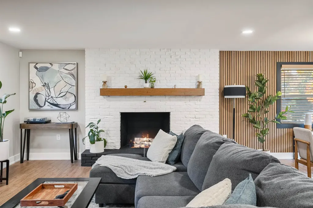 3 Robin Drive Hudson NH 03051