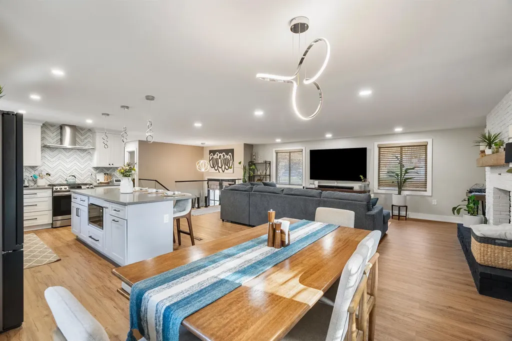 3 Robin Drive Hudson NH 03051