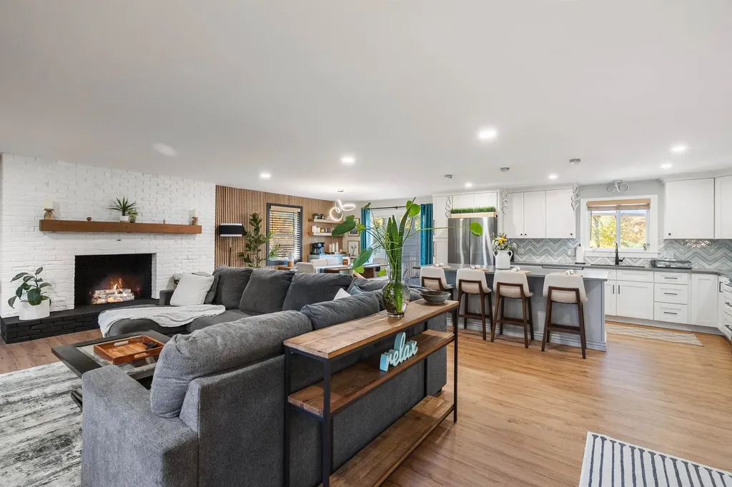 3 Robin Drive Hudson NH 03051