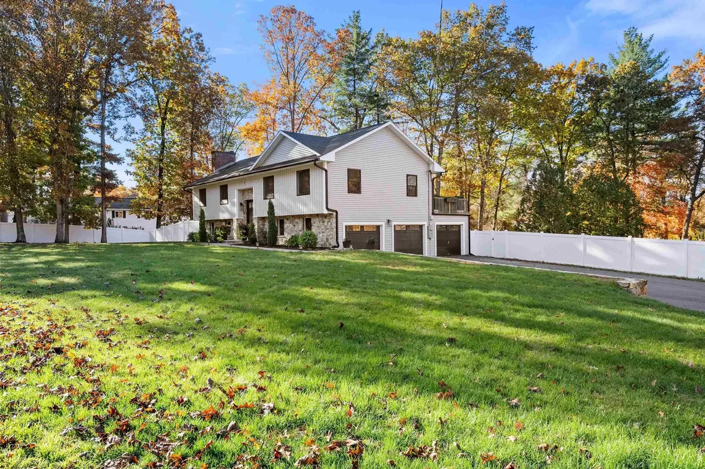 3 Robin Drive Hudson NH 03051