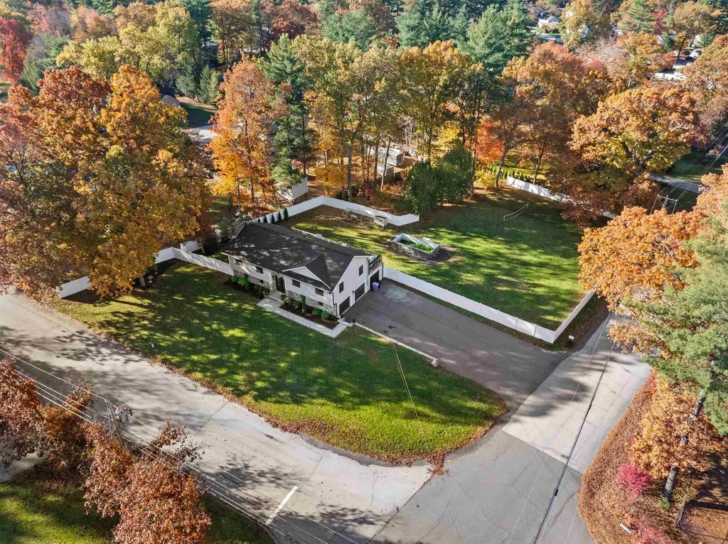 3 Robin Drive Hudson NH 03051