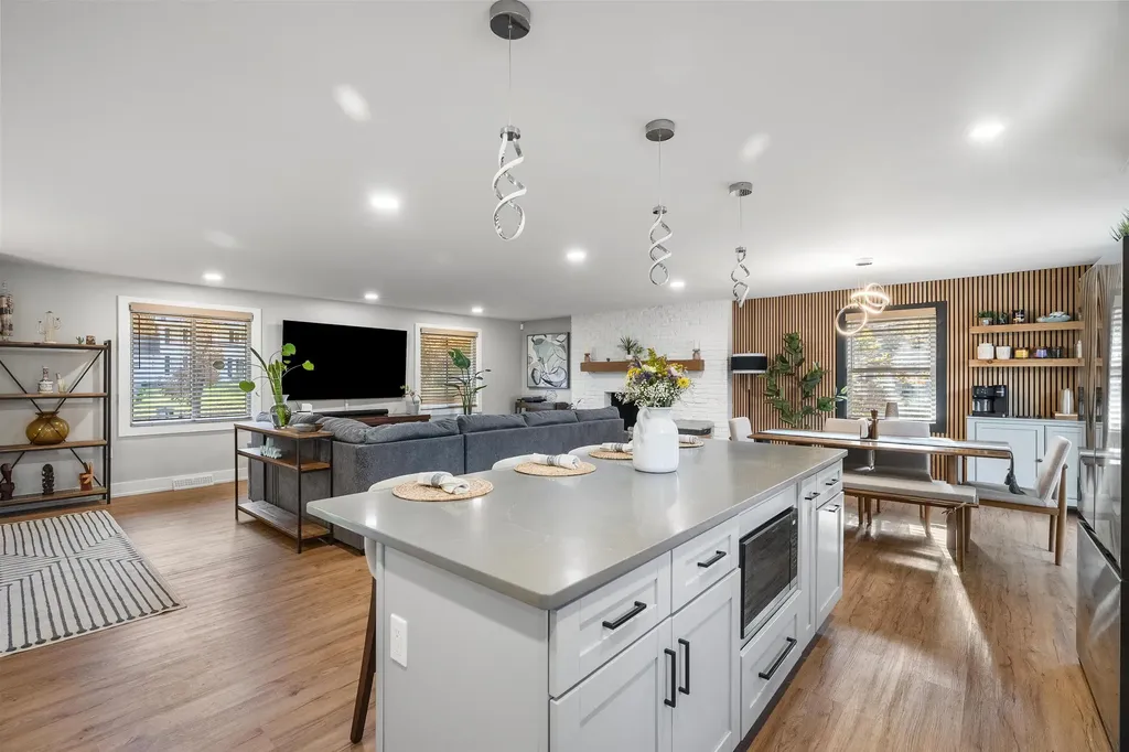 3 Robin Drive Hudson NH 03051