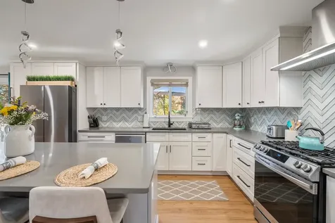 3 Robin Drive Hudson NH 03051