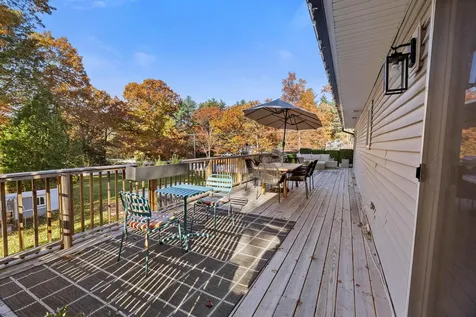 3 Robin Drive Hudson NH 03051