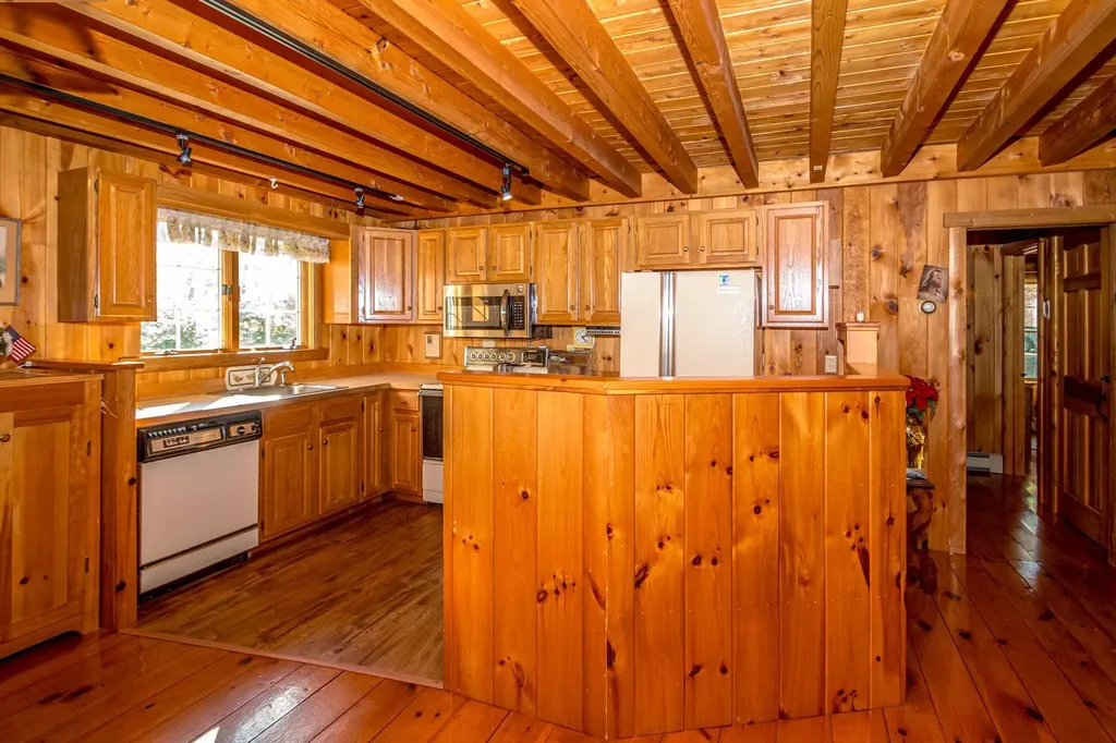 17 Pickering Road Bartlett NH 03812