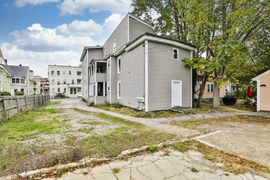 313 Amherst Street Manchester NH 03104