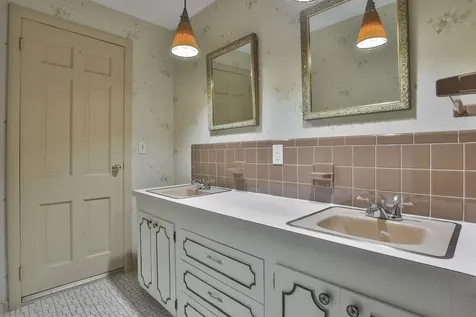 334 S River Road Bedford NH 03110