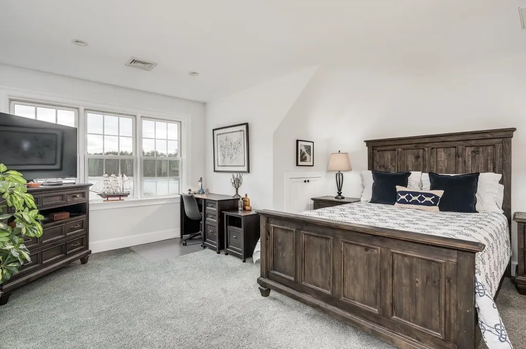 25 Nute Road Dover NH 03820