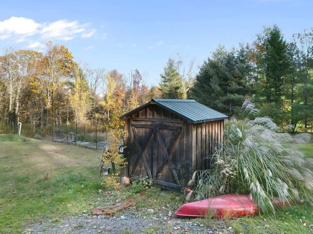 137 Pleasant Valley Road Brattleboro VT 05301