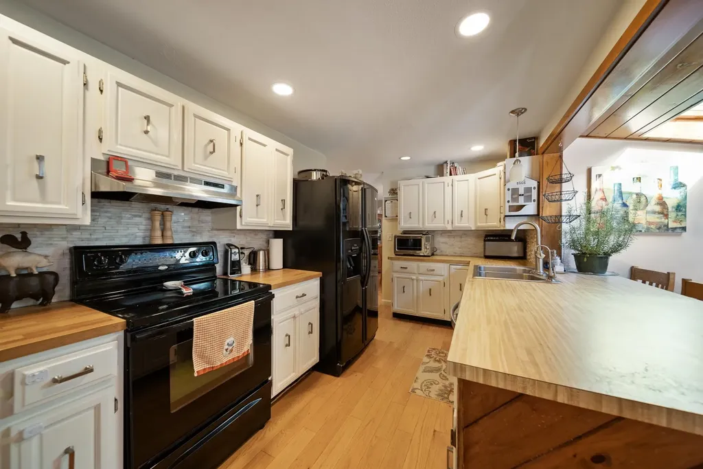 101 Horace Greeley Road Amherst NH 03031