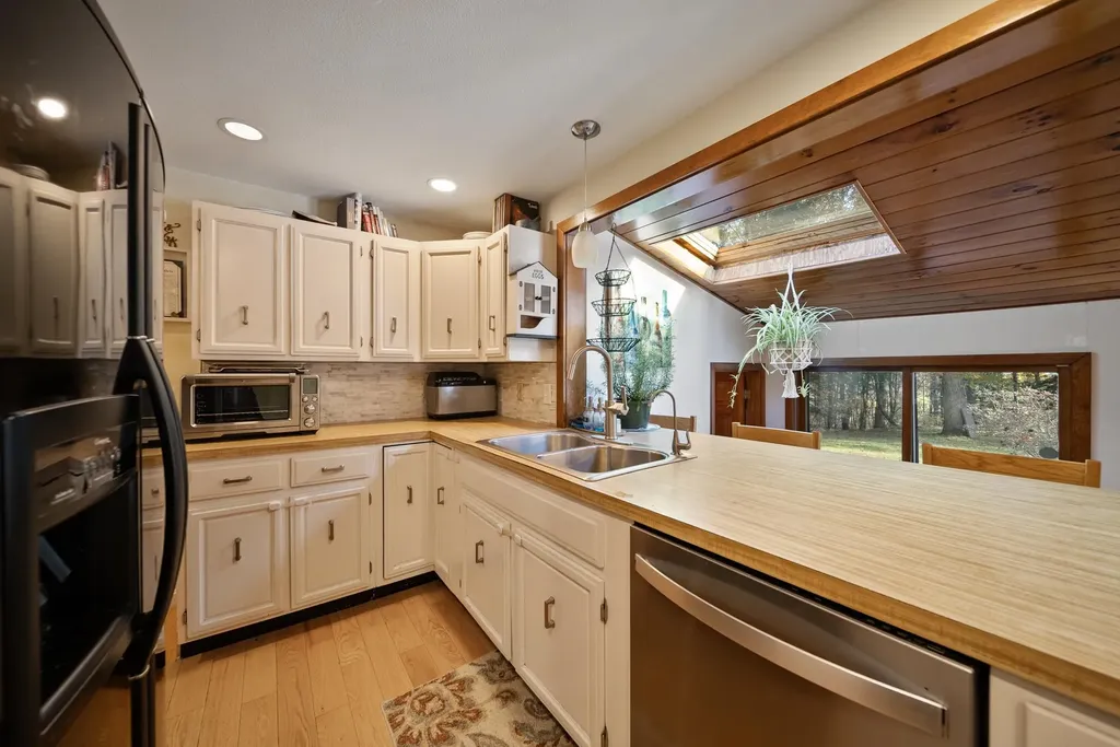 101 Horace Greeley Road Amherst NH 03031