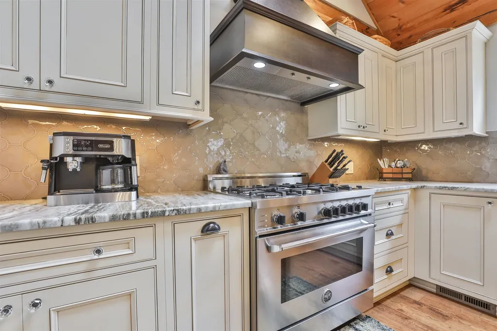 46 Oak Hill Road Brookline NH 03033