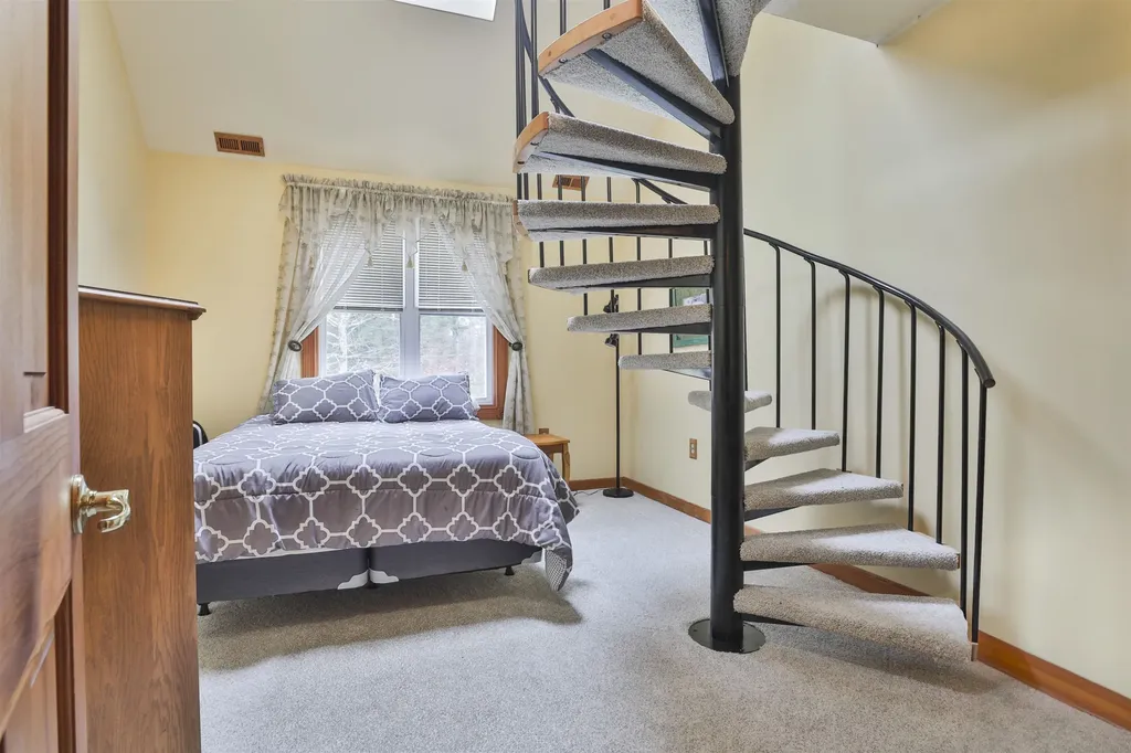 46 Oak Hill Road Brookline NH 03033