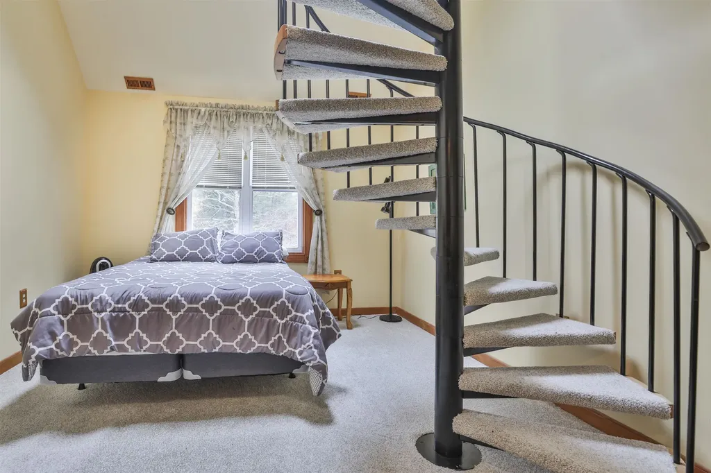 46 Oak Hill Road Brookline NH 03033