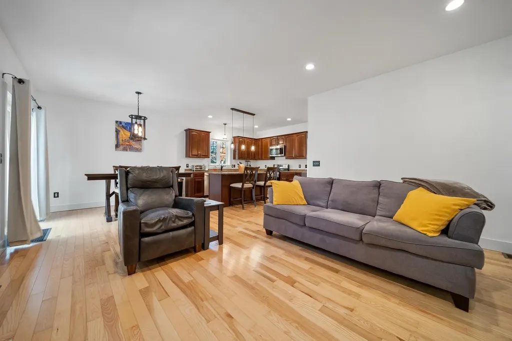 36 Winnicut Road North Hampton NH 03862