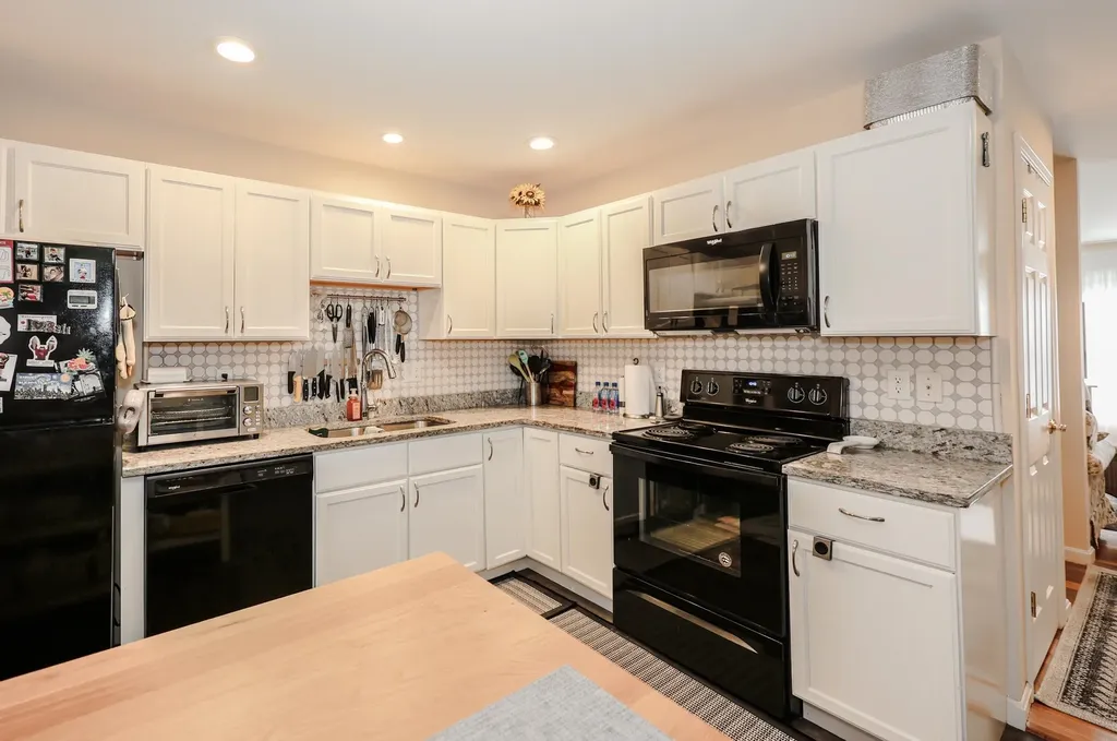 192 Karatzas Avenue Manchester NH 03104