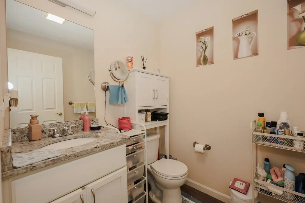 192 Karatzas Avenue Manchester NH 03104