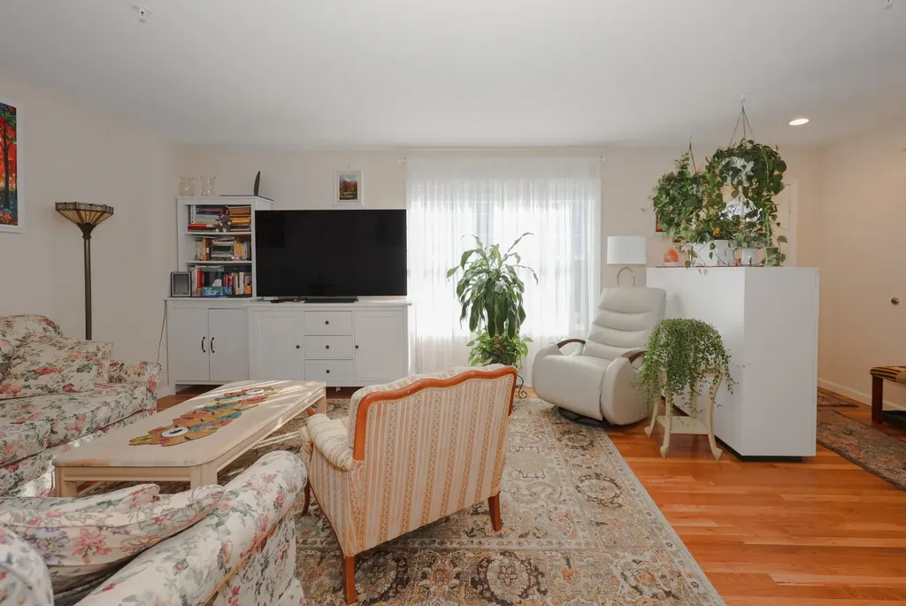 192 Karatzas Avenue Manchester NH 03104