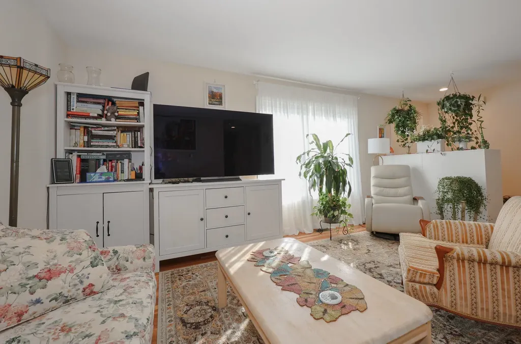 192 Karatzas Avenue Manchester NH 03104